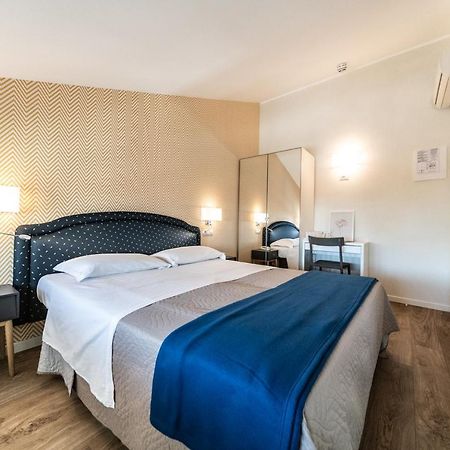 ריצ'יונה Hotel Kiss מראה חיצוני תמונה