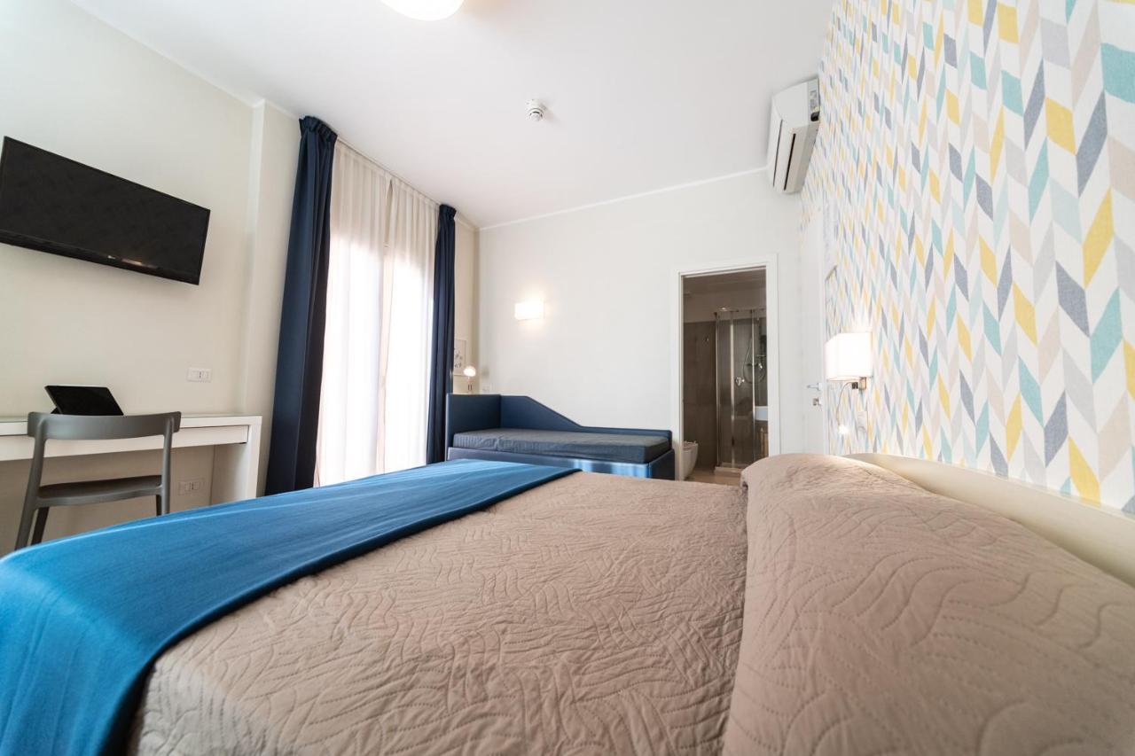 ריצ'יונה Hotel Kiss מראה חיצוני תמונה